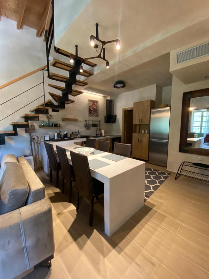 Aristi Boutique Stonehouse With Attic Appartement Buitenkant foto