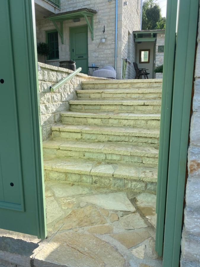 Aristi Boutique Stonehouse With Attic Appartement Buitenkant foto