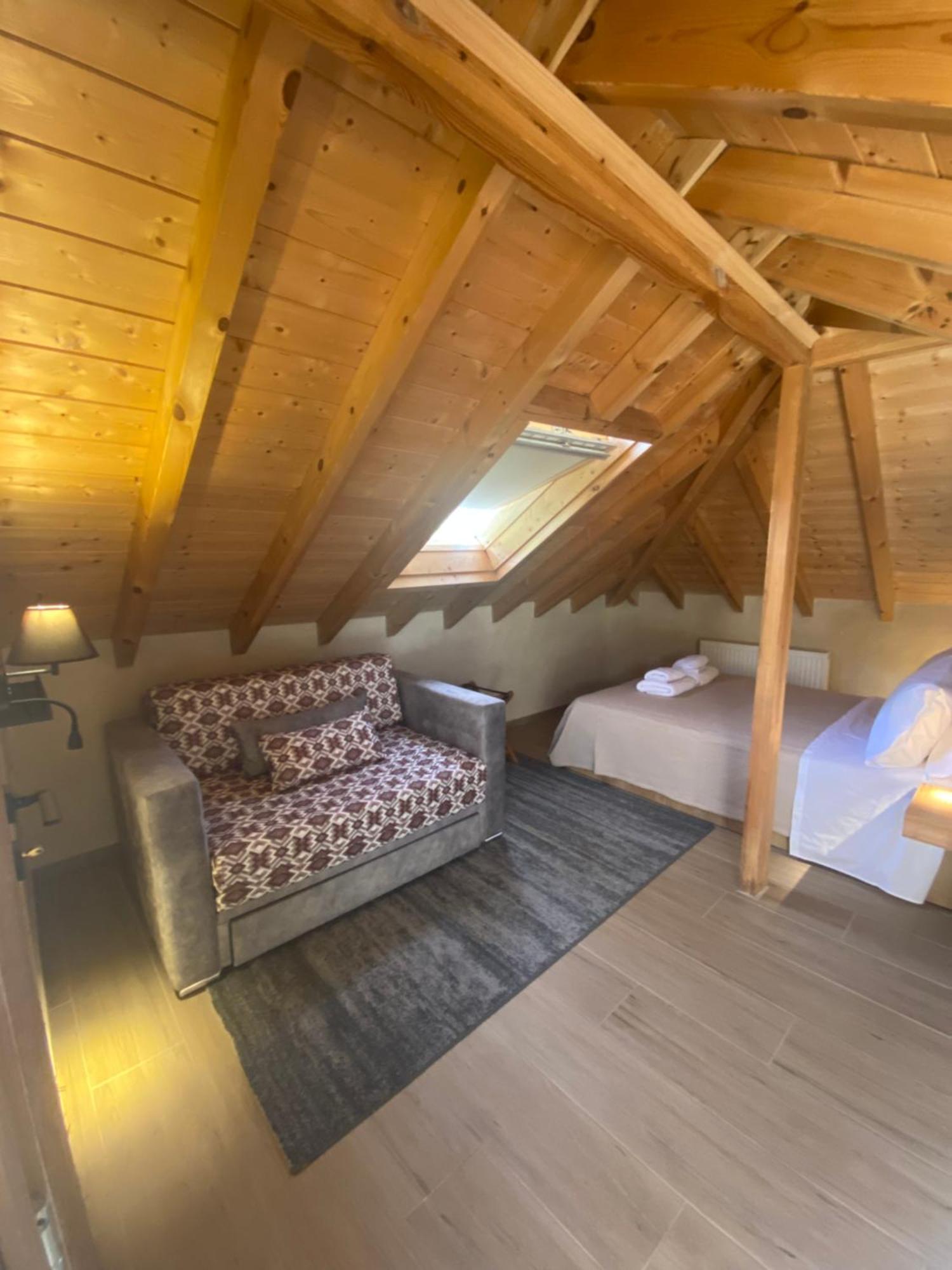 Aristi Boutique Stonehouse With Attic Appartement Buitenkant foto