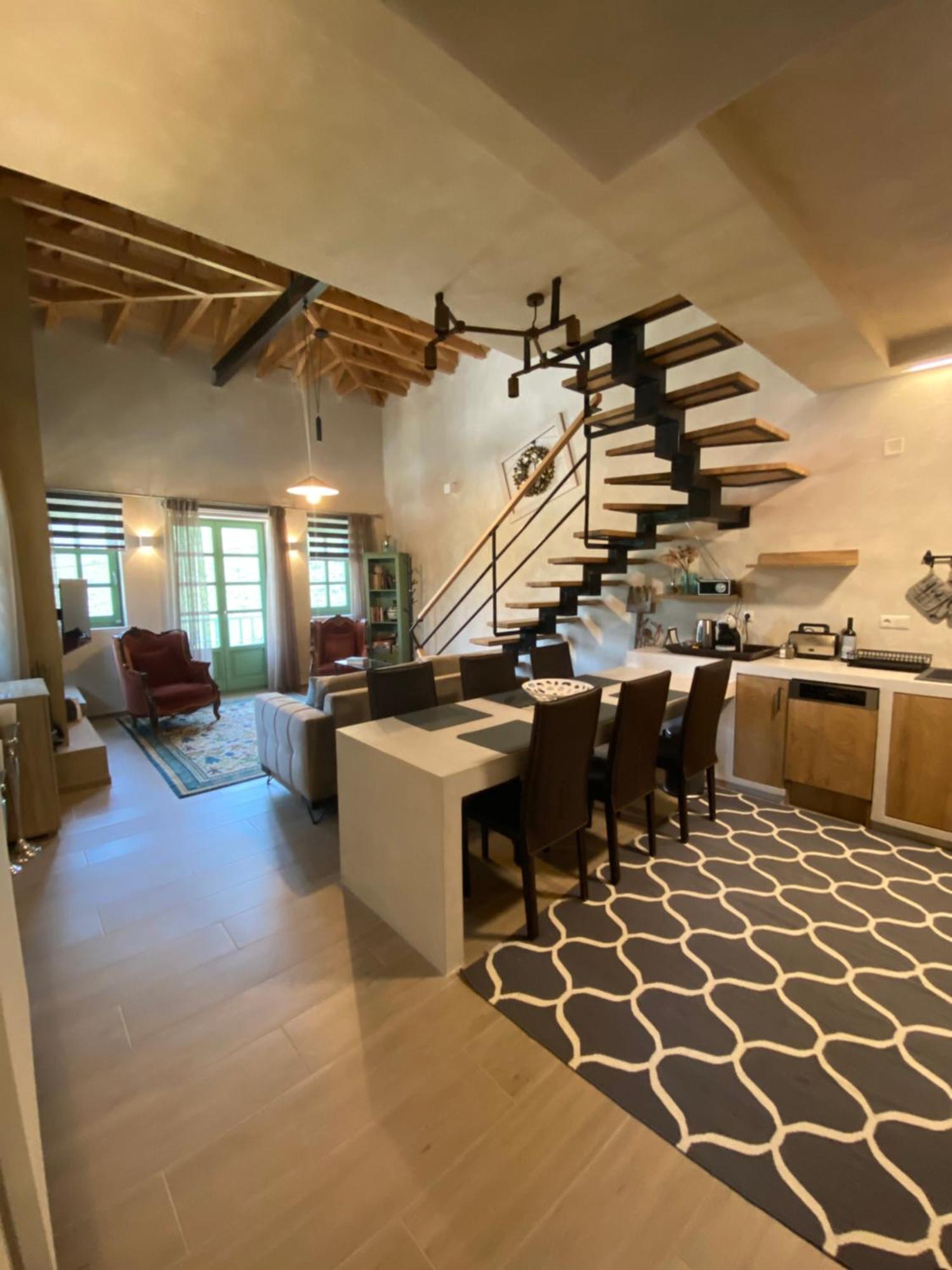 Aristi Boutique Stonehouse With Attic Appartement Buitenkant foto