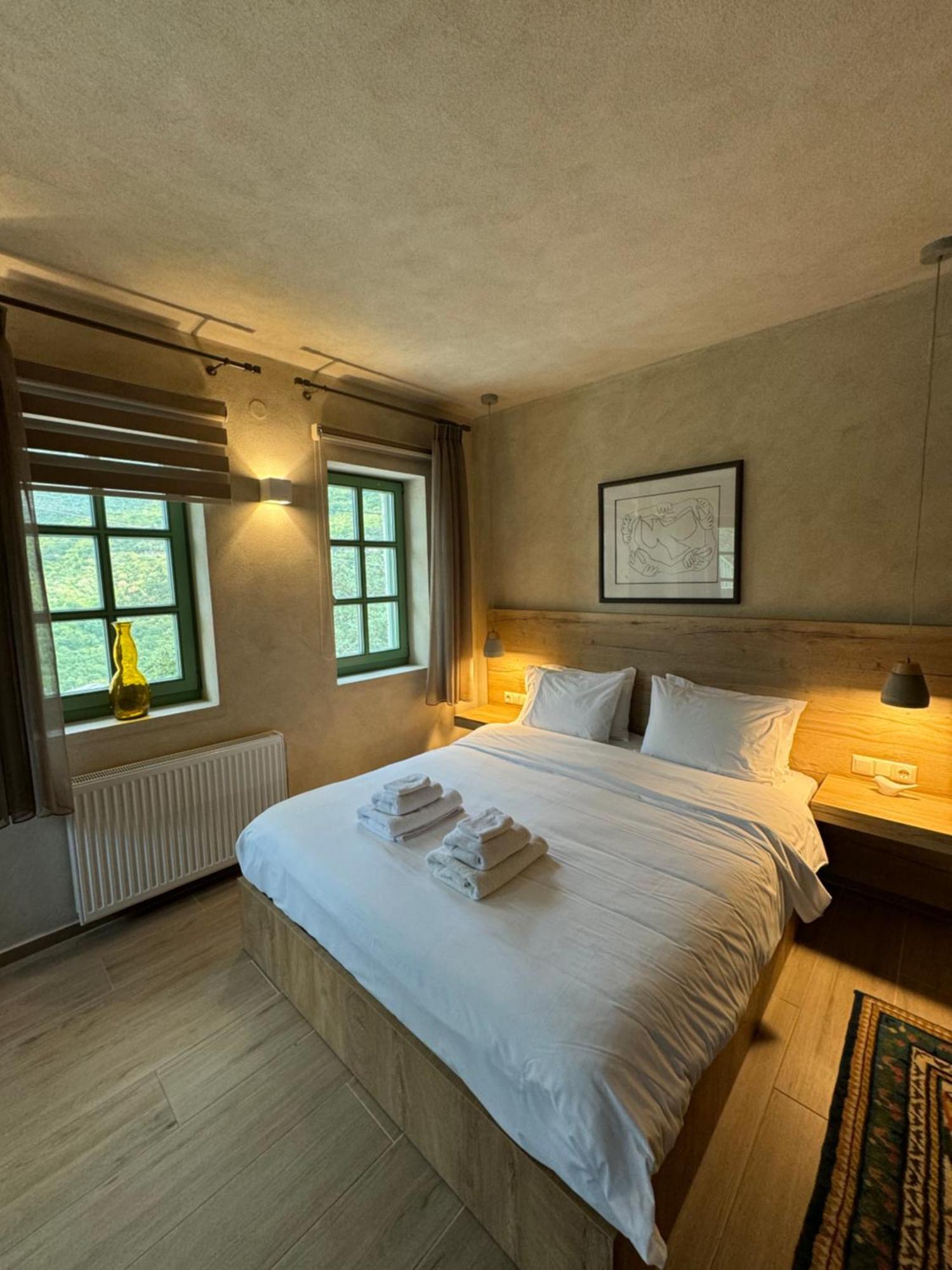 Aristi Boutique Stonehouse With Attic Appartement Buitenkant foto