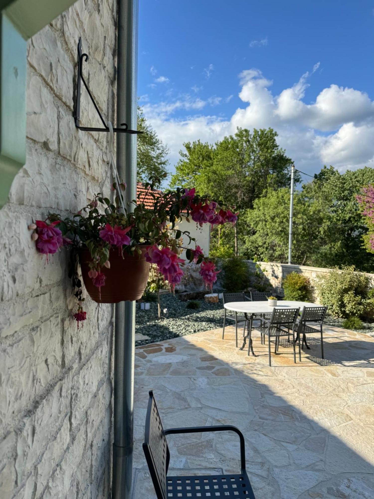 Aristi Boutique Stonehouse With Attic Appartement Buitenkant foto