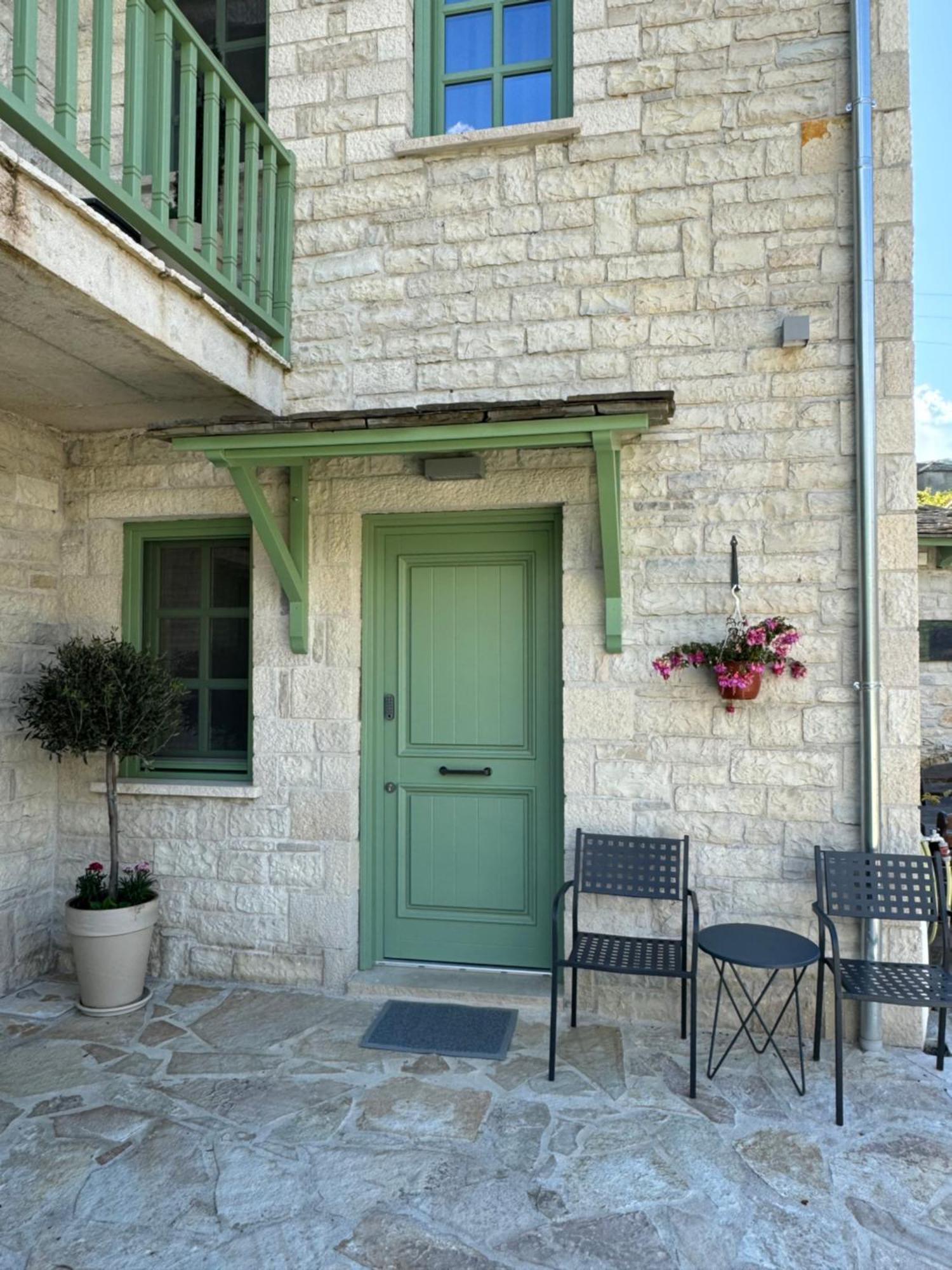 Aristi Boutique Stonehouse With Attic Appartement Buitenkant foto