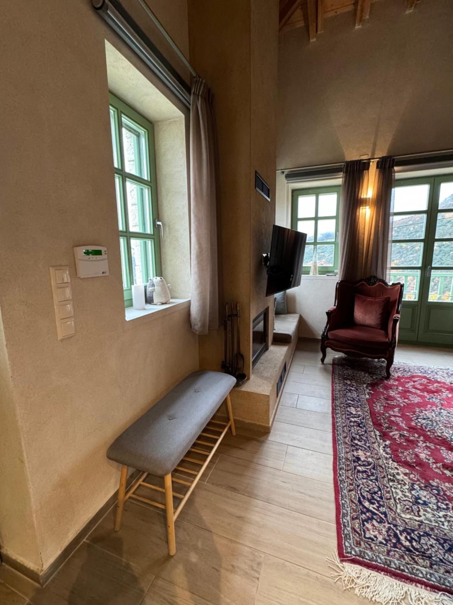 Aristi Boutique Stonehouse With Attic Appartement Buitenkant foto