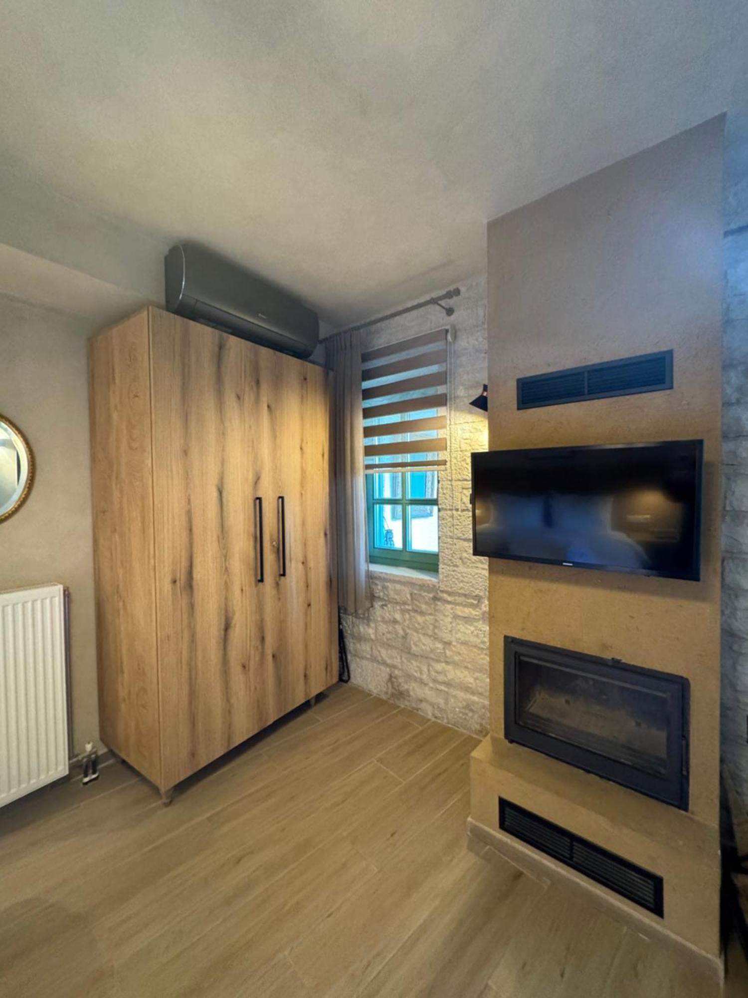 Aristi Boutique Stonehouse With Attic Appartement Buitenkant foto