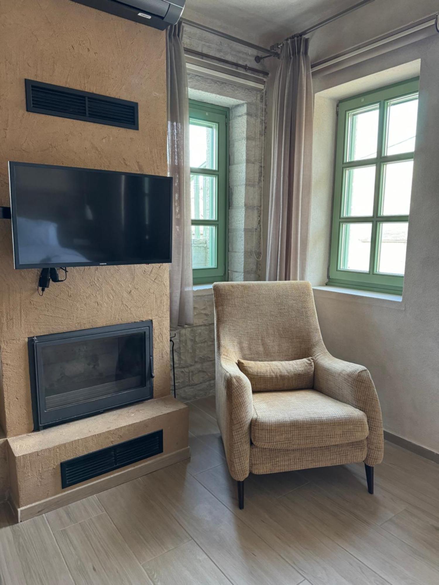 Aristi Boutique Stonehouse With Attic Appartement Buitenkant foto
