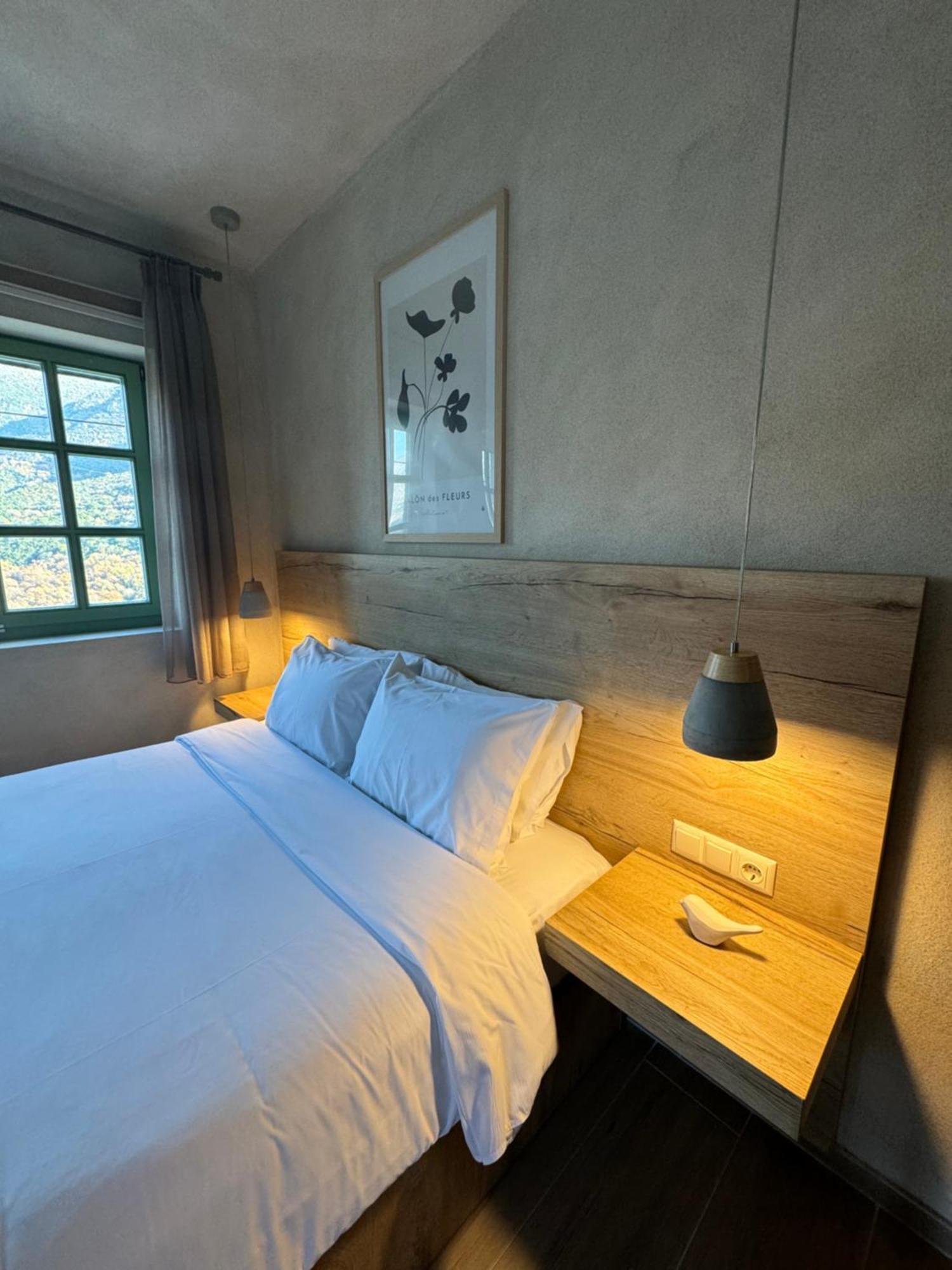 Aristi Boutique Stonehouse With Attic Appartement Buitenkant foto