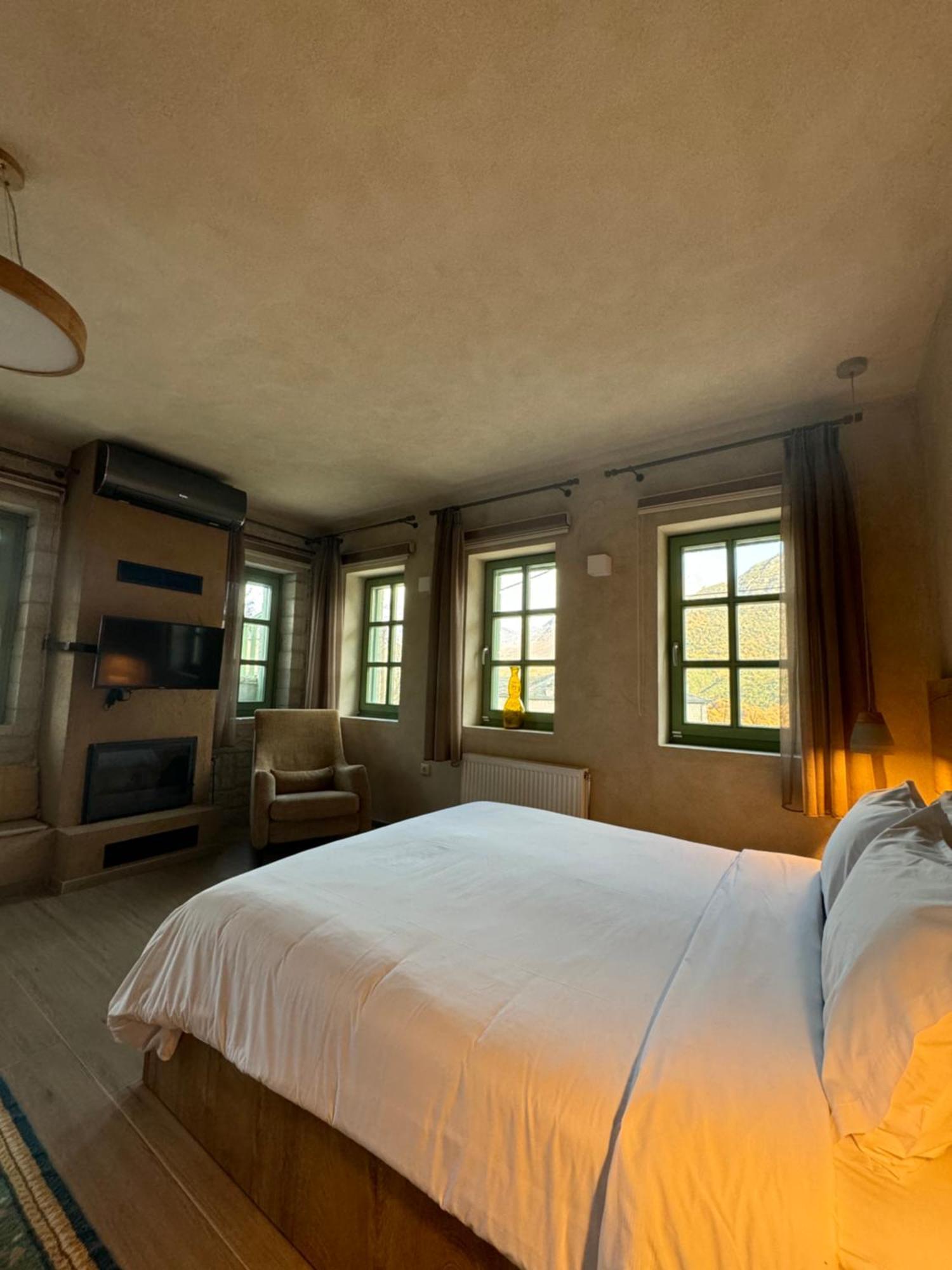 Aristi Boutique Stonehouse With Attic Appartement Buitenkant foto