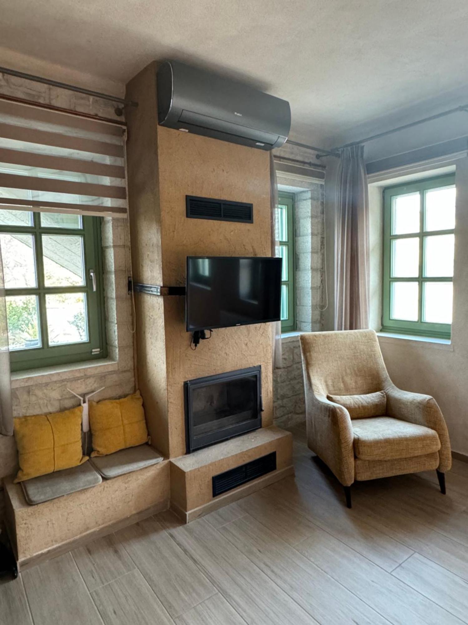 Aristi Boutique Stonehouse With Attic Appartement Buitenkant foto